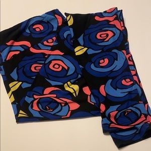 LuLaRoe Tall & Curvy Leggings from 2017